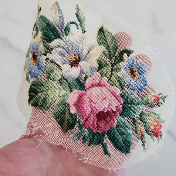 Vintage Petit Point Needlepoint Floral Tapestry Panel Rose Bouquet  Embroidery - Picture 5 of 5
